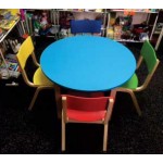 Set u boji - okrugli sto i 4 stolice za decu